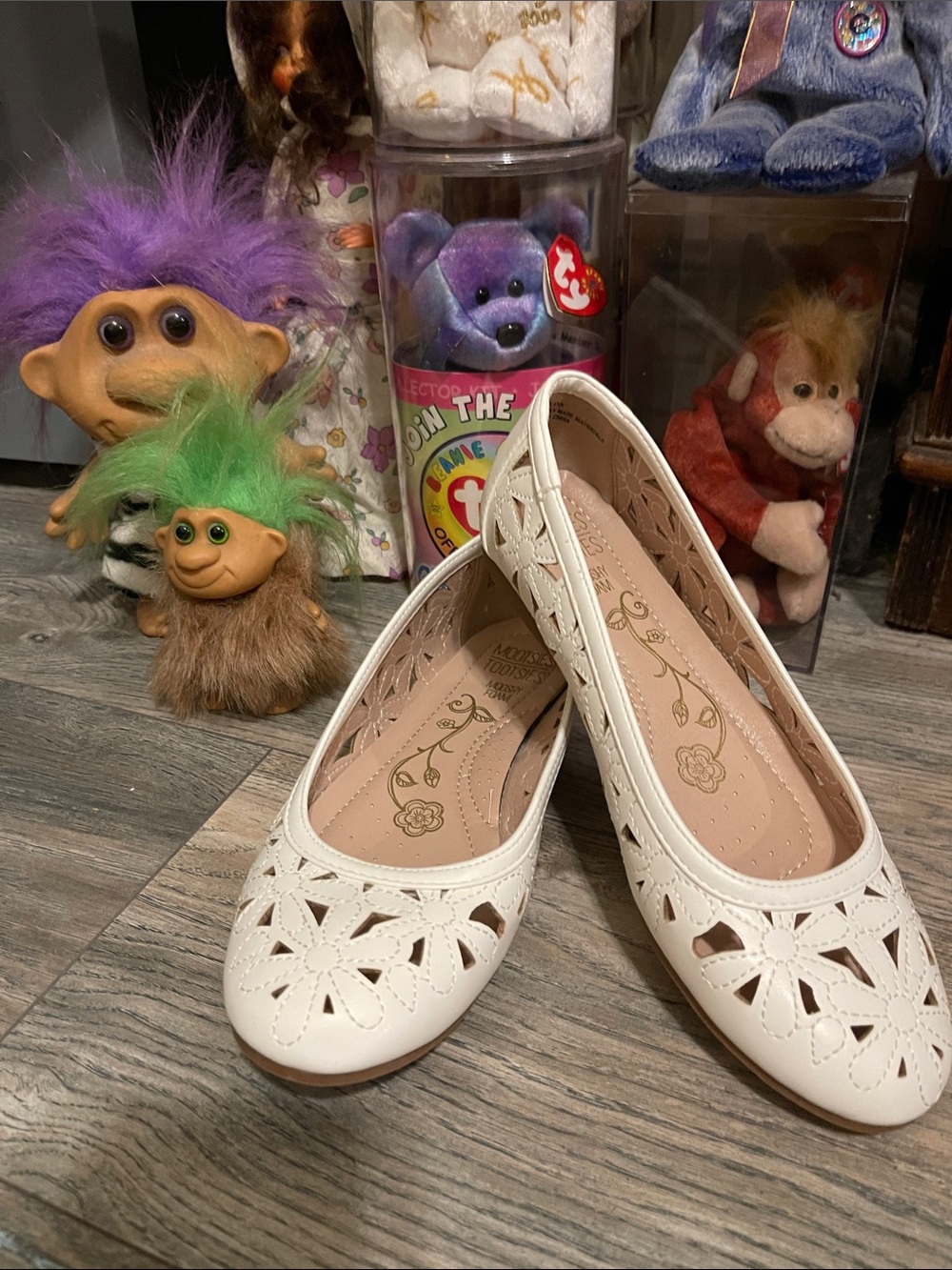 Mootsies Tootsies Cream Laser-Cut Ballet Flats